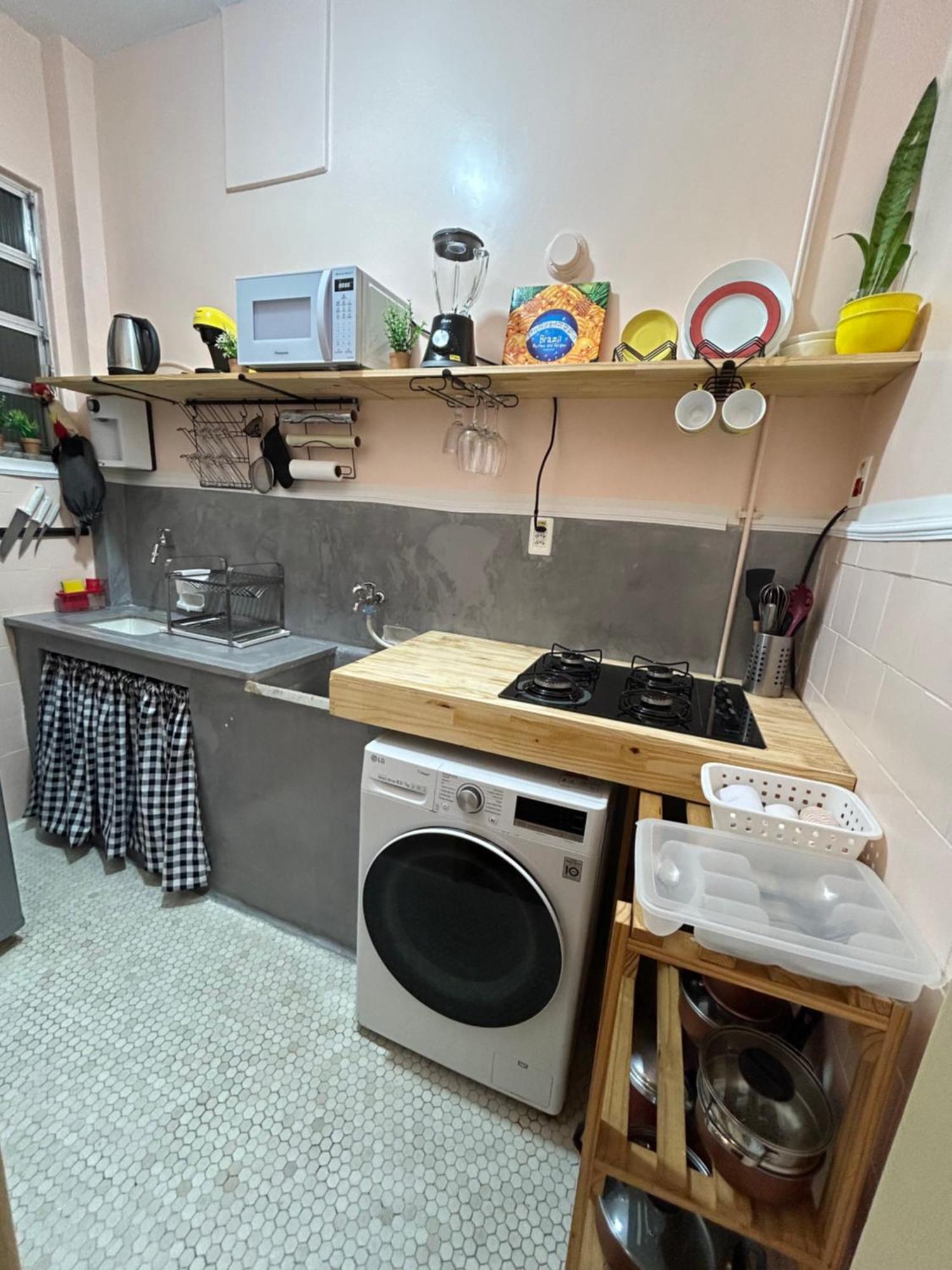 Pe Na Areia Na Quadra Copacabana Localizacao Rio Wifi 100mb Apartamento