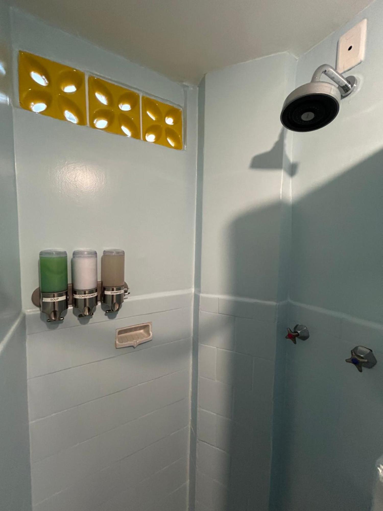 Apartamento Pe Na Areia Na Quadra Copacabana Localizacao Rio Wifi 100mb Río de Janeiro
